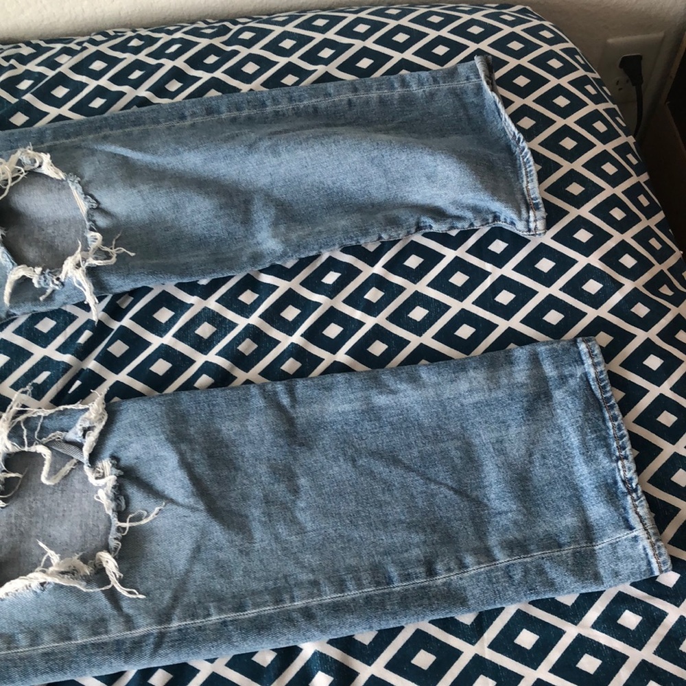 Levi’s Ripped Jeans - Picture 3 of 5